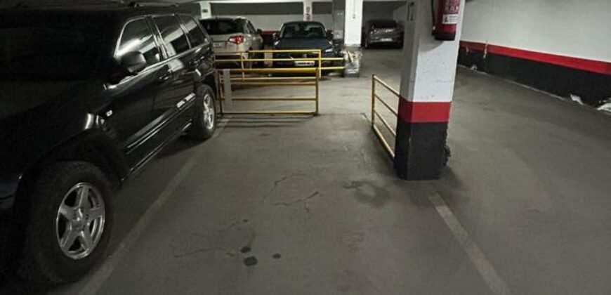 Garaje en alquiler. Calle Fuentesaúco, Campamento, Latina, Madrid