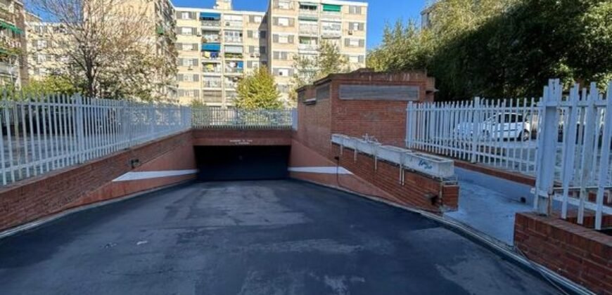 Garaje en alquiler. Calle Fuentesaúco, Campamento, Latina, Madrid