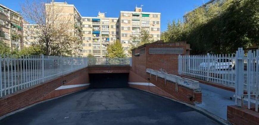 Garaje en alquiler. Calle Fuentesaúco, Campamento, Latina, Madrid