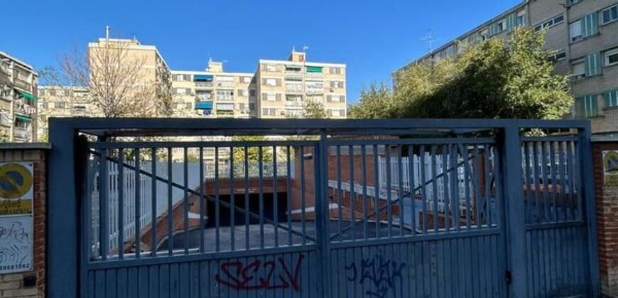 Garaje en alquiler. Calle Fuentesaúco, Campamento, Latina, Madrid