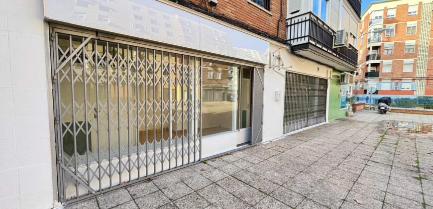 Local en alquiler. Calle de Villagarcía, Batán, Madrid