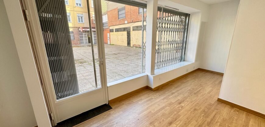 Local en alquiler. Calle de Villagarcía, Batán, Madrid