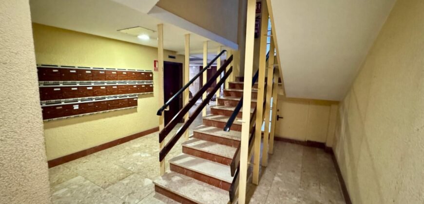 Piso en venta. Calle Villagarcía, Lucero, Madrid