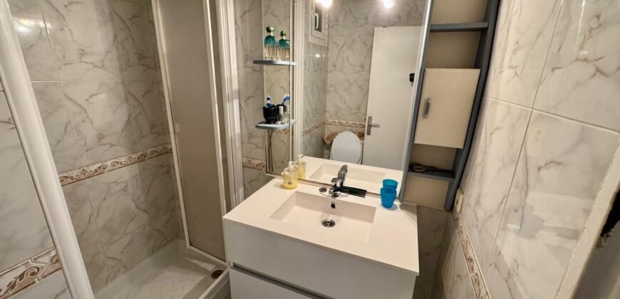 Piso en venta. Calle Villagarcía, Lucero, Madrid