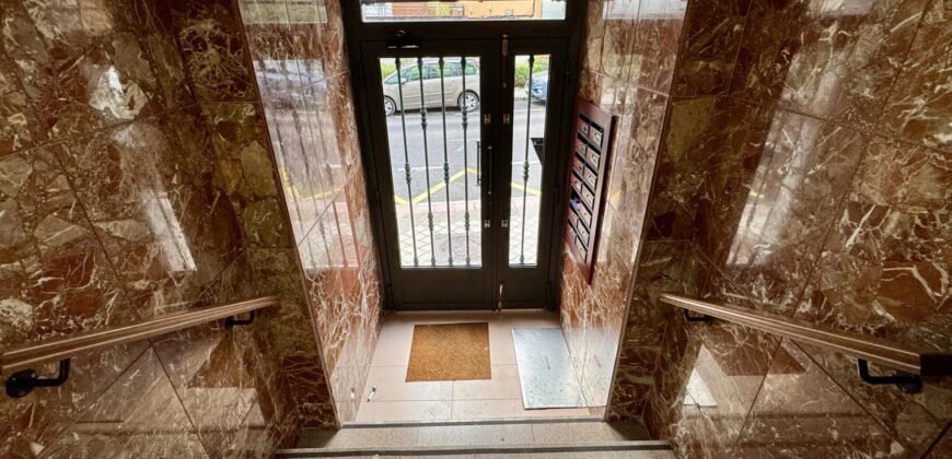 Piso en venta. Calle Villamanín, Lucero, Madrid