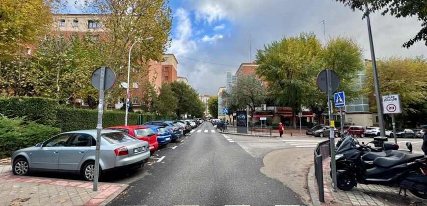 Piso en venta. Calle Villamanín, Lucero, Madrid