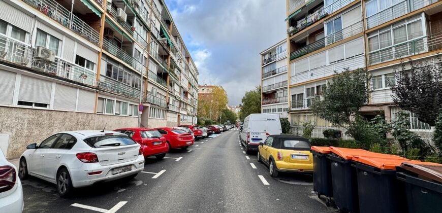 Piso en venta. Calle Villamanín, Lucero, Madrid
