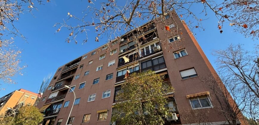 Piso en venta. Calle del Cine, Campamento, Latina, Madrid