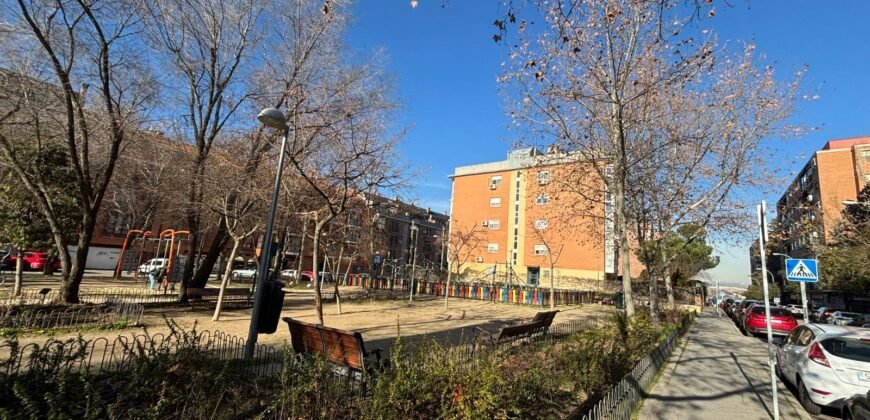 Piso en venta. Calle del Cine, Campamento, Latina, Madrid