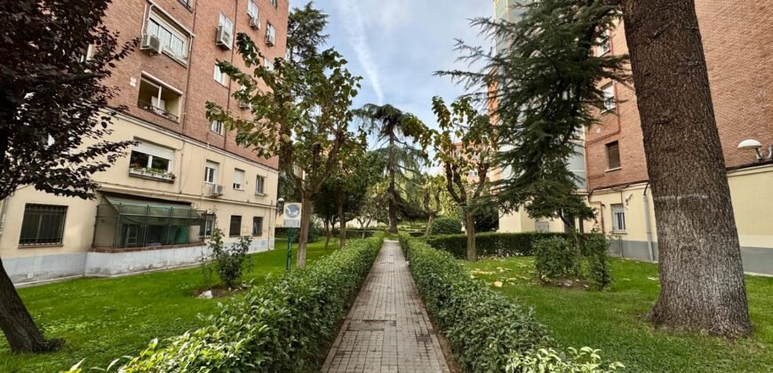 Piso en venta. Calle Villagarcía, Lucero, Latina, Madrid